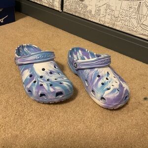 Marbled crocs
